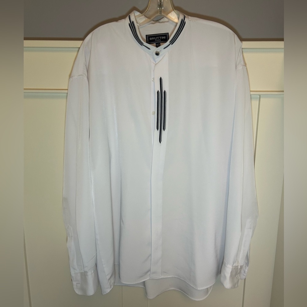 Bruttini Italy embroidered collar white button up longsleeve